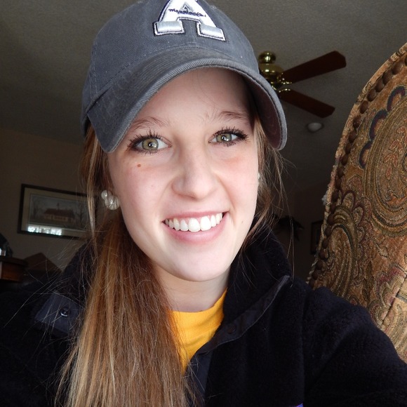 Profile Picture of Katelyn Harrell (@kmh_013) on Poshmark