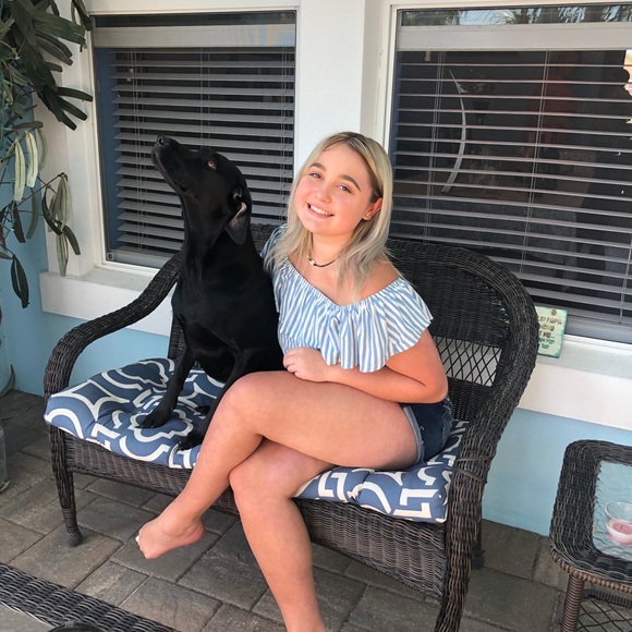 Profile Picture of Emily Schukal (@eschukal372) on Poshmark