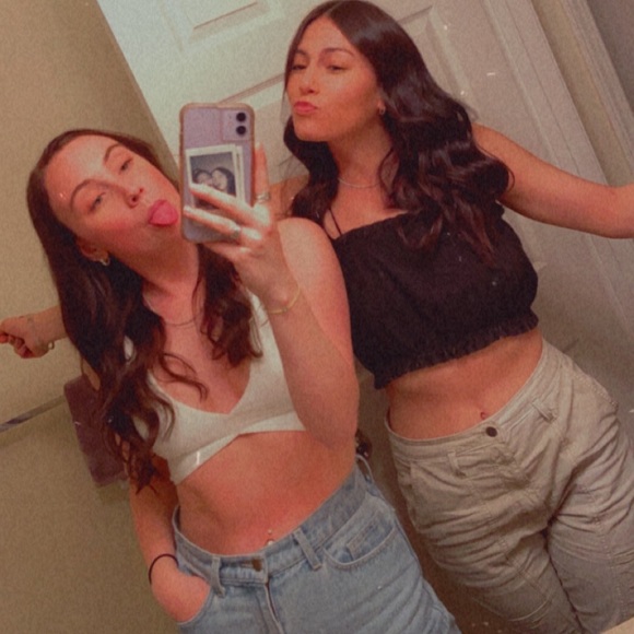 Profile Picture of Jamie Fassler (@jamie_fassler) on Poshmark
