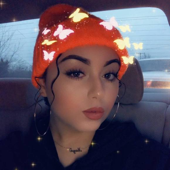 Profile Picture of Maya Rodriguez (@mayarodrigue156) on Poshmark
