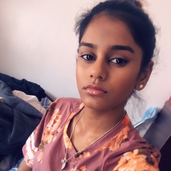 Profile Picture of Deveka Mohiswarnath (@deveka) on Poshmark