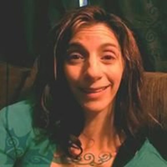 Profile Picture of Penny Ettinger (@enochiangirl) on Poshmark