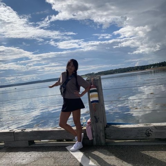 Profile Picture of Joanna Zhao (@xiaoqiong_jo) on Poshmark