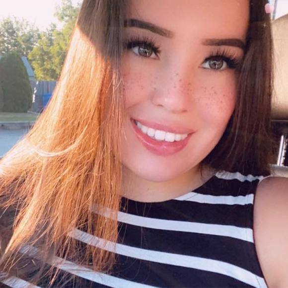 Profile Picture of Torii Blomstedtt (@toriannb31) on Poshmark