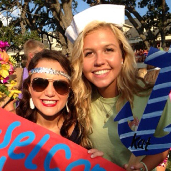 Profile Picture of Kat Merner (@kmerner1994) on Poshmark