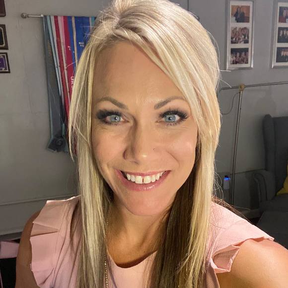 Profile Picture of Tami Cloute (@tamicloute) on Poshmark