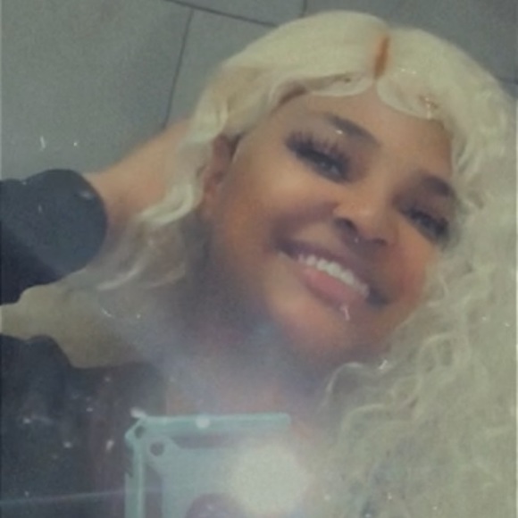 Profile Picture of Mrs Hires (@mrshires1) on Poshmark