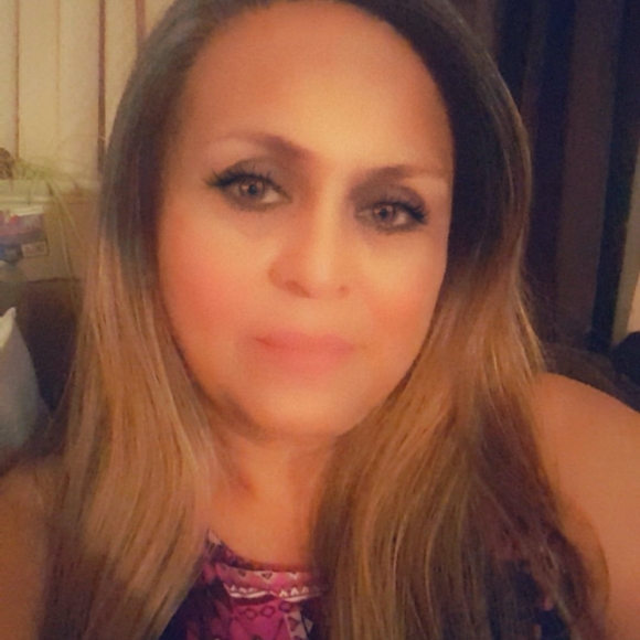 Profile Picture of Isabel Gomez (@i06c09g61) on Poshmark