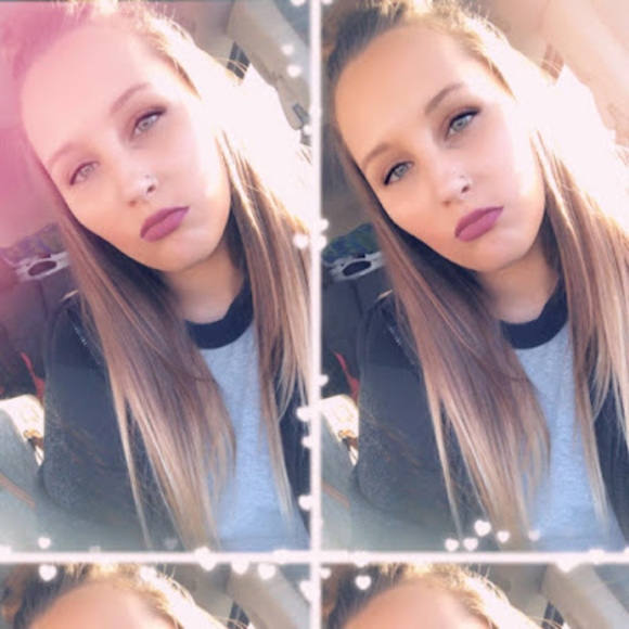 Profile Picture of Emily Kofron (@kofron2024) on Poshmark
