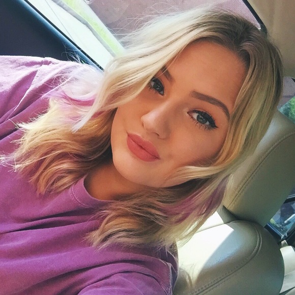 Profile Picture of Corey Vanhook (@callmecore) on Poshmark