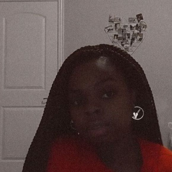 Profile Picture of Vanessa Nnabuike (@vanessannabuike) on Poshmark