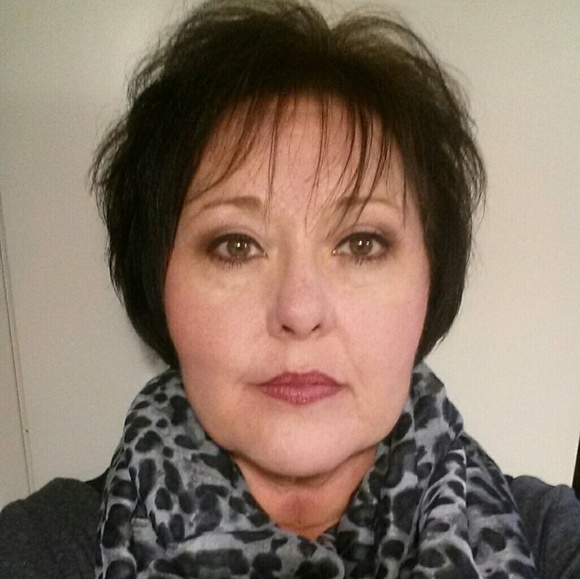 Profile Picture of Marnell Murphy (@marnellmurphy) on Poshmark