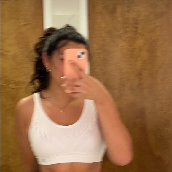 Profile Picture of Alexa Vargas (@alexalizbeth08) on Poshmark