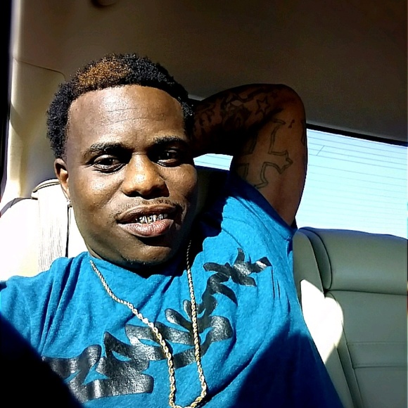 Profile Picture of Kevin Brewer (@kevin_brewer) on Poshmark