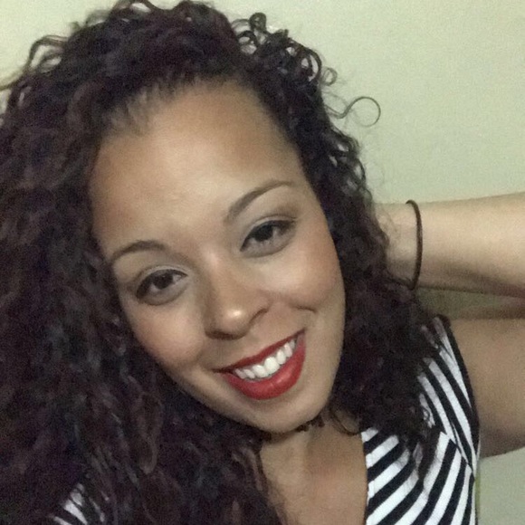 Profile Picture of Catherine Gonzalez (@cathygonz01) on Poshmark