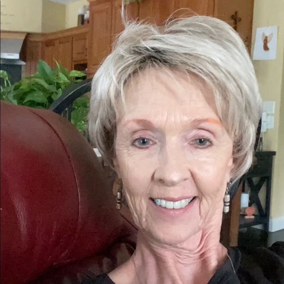 Profile Picture of Barbara Eaton (@barbaraneaton48) on Poshmark
