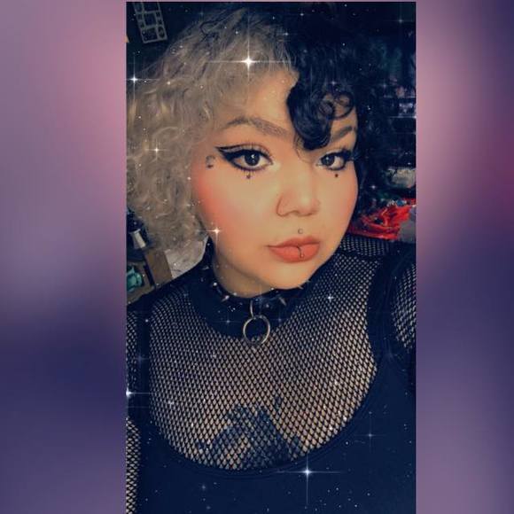 Profile Picture of Liz Moreno (@lizaidy90) on Poshmark