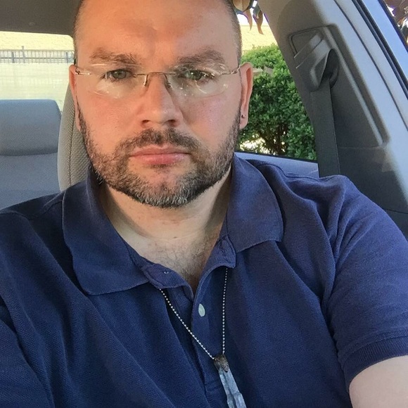Profile Picture of Douglas Vickers (@vickers2003) on Poshmark