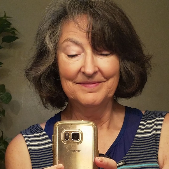 Profile Picture of Le Craven (@leshopper1) on Poshmark