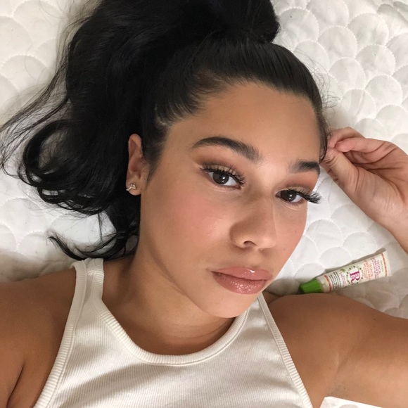 Profile Picture of Kristy Gonzalez (@kristygonzal) on Poshmark