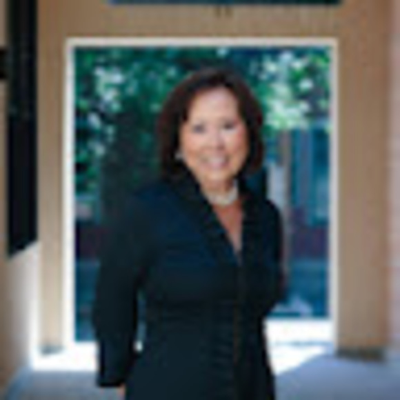 Profile Picture of Robin Repucci (@robinrepucci) on Poshmark