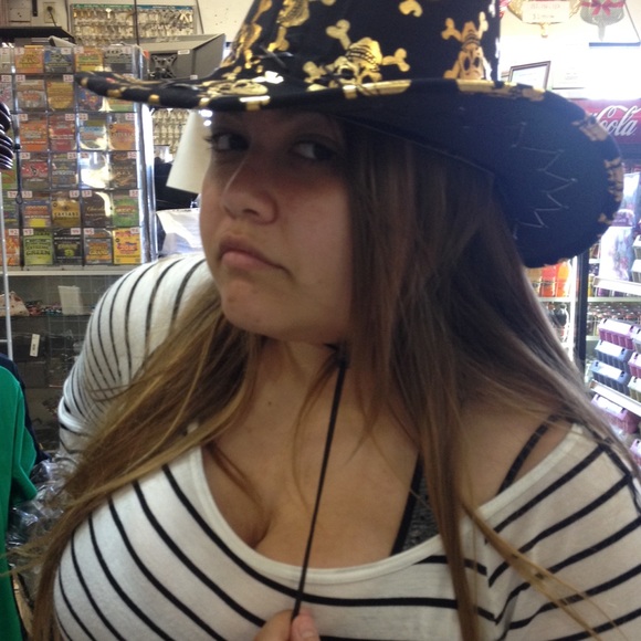 Profile Picture of Simona Alexander (@skybluebby) on Poshmark