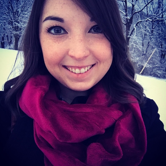 Profile Picture of Kaylee Hardbarger (@hallkaylee09) on Poshmark