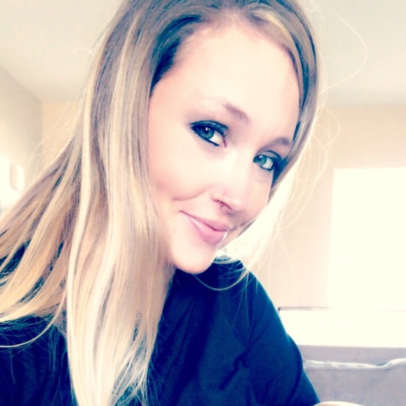 Profile Picture of Kim Thayer (@thayerk327) on Poshmark