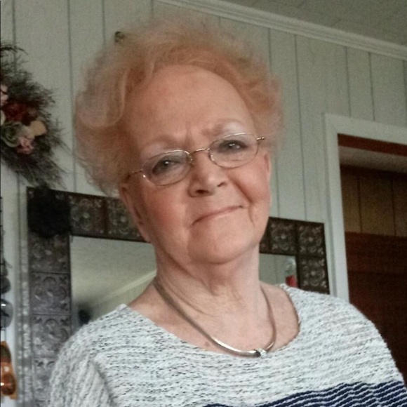 Profile Picture of Helen Tinsman (@htinsman) on Poshmark