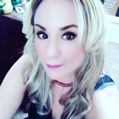 Profile Picture of Amber Lowe (@amberlowe40) on Twitter