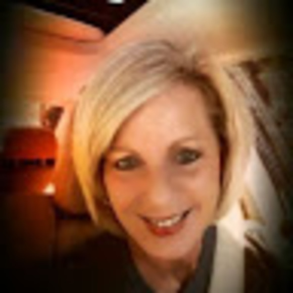 Profile Photo of Carla Dunn (@carladunn1958) on Poshmark