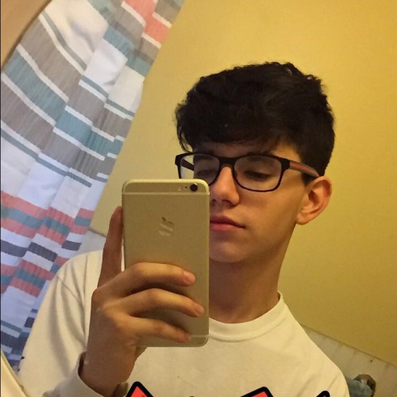 Profile Picture of Adrian Valladares (@adiv630) on Poshmark