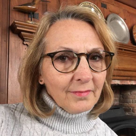 Profile Picture of Lisa Steinacker (@randysteinacker) on Poshmark