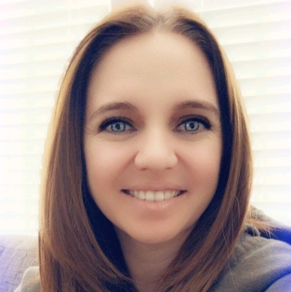 Melinda Halvorsen - Poshmark Profile Picture of Melinda Halvorsen (@mel6467) on Poshmark