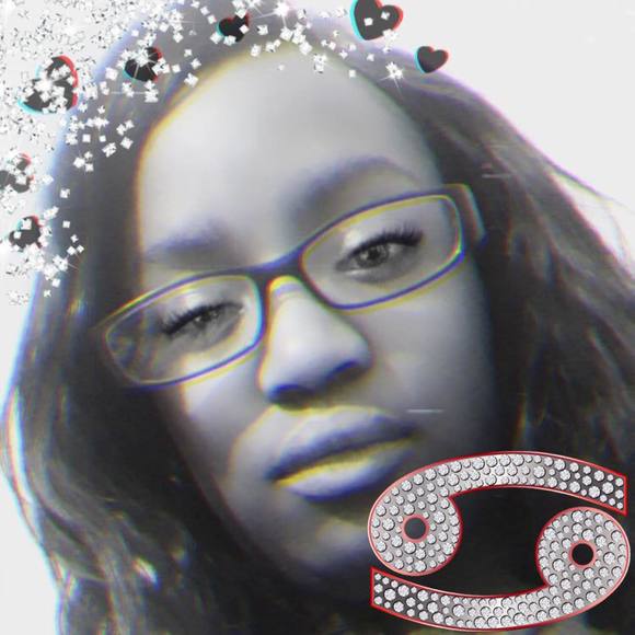 Profile Picture of Keyonna Moore (@keyonna_moore24) on Poshmark