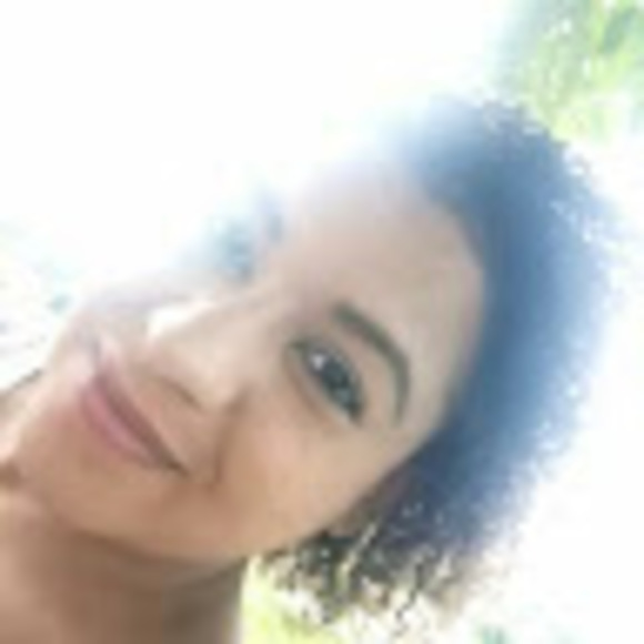 Profile Picture of Débora Rodrigues (@thatiadeb) on Poshmark