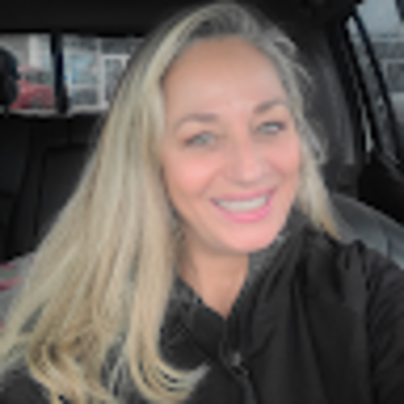 Profile Picture of Kimbarley Mccluskey (@kimbarleym) on Poshmark