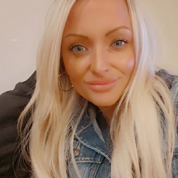 Profile Picture of Kourtnee Pinnock (@kourt1010) on Poshmark