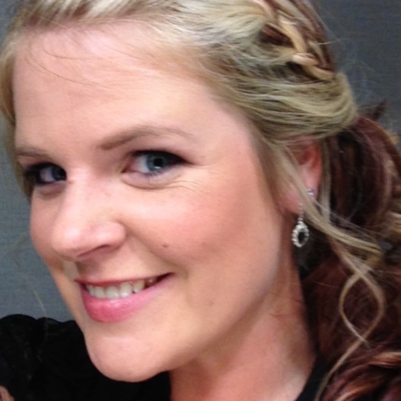 Profile Picture of Crystal Kremer (@cmmcwhir) on Poshmark