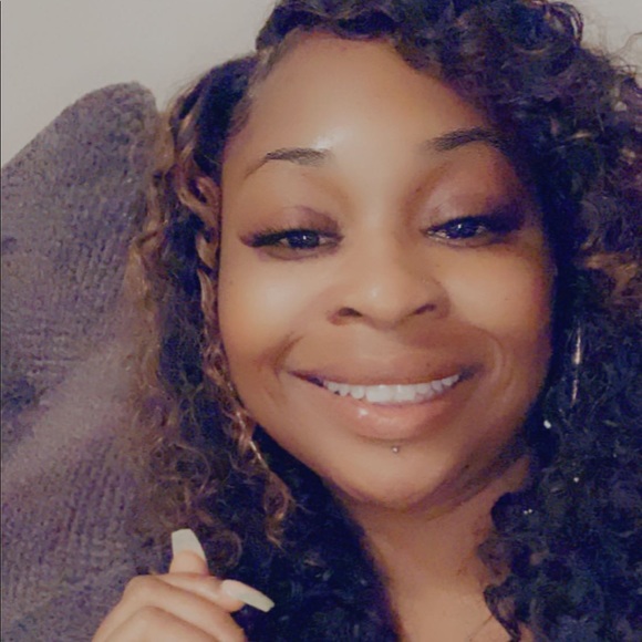 Profile Picture of Jada Alexander (@jalexander1020) on Poshmark