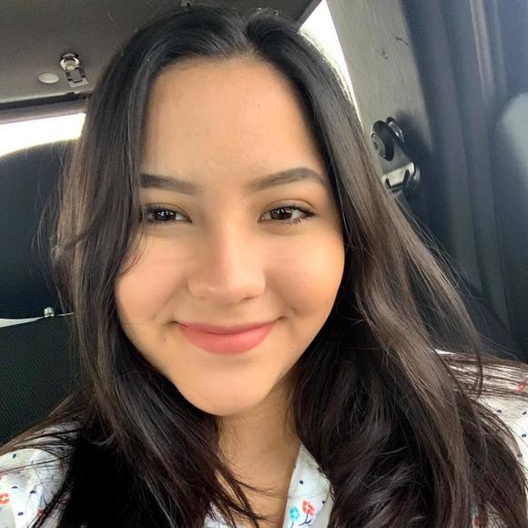 Profile Picture of Paola Gonzalez (@pao_gogu) on Poshmark
