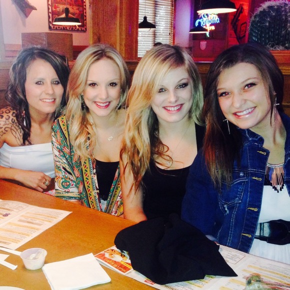 Profile Picture of Peyton Vavra (@peytonvavra) on Poshmark