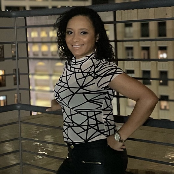 Profile Picture of Hildred Sam (@mrshsam) on Poshmark