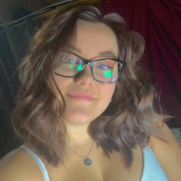 Profile Picture of Alicia Shortall (@aliciashortall) on Poshmark