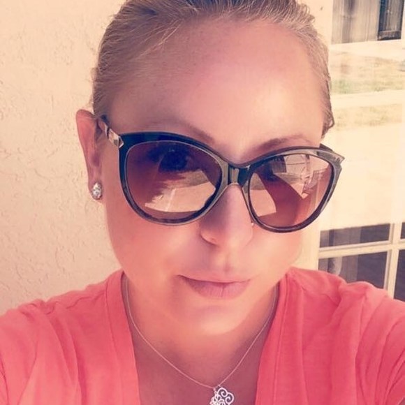 Profile Picture of Heather Gladson (@gladson3) on Poshmark