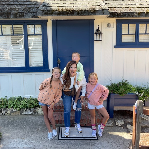 Profile Picture of Aurelie Erikson (@aerikson) on Poshmark