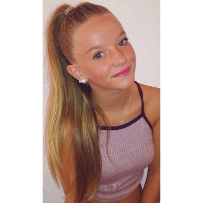 Profile Picture of Jade (@JadeDumont3) on Twitter