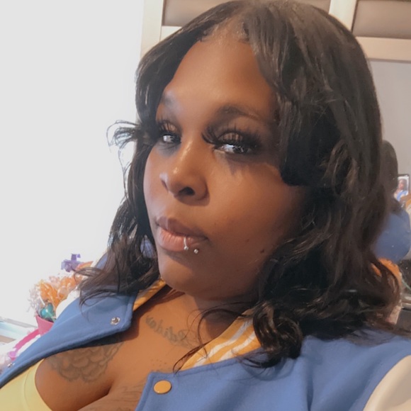 Profile Picture of Britney Binion (@britneybinion) on Poshmark