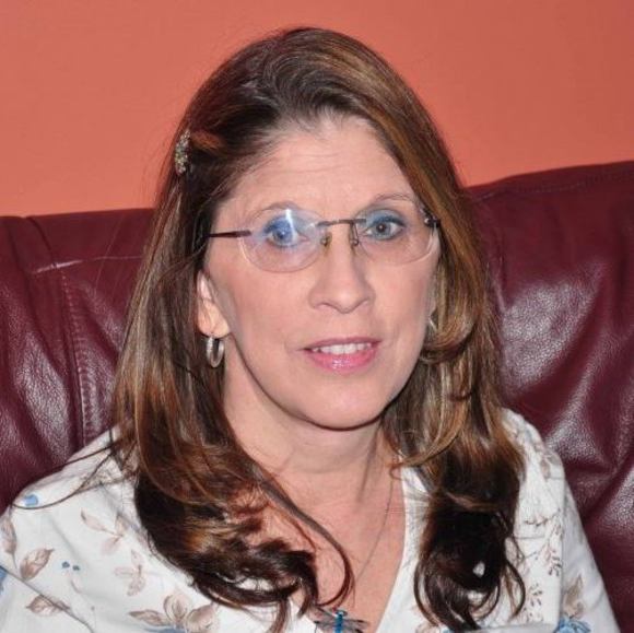 Profile Picture of Connie Aulabaugh (@caulabaugh) on Poshmark