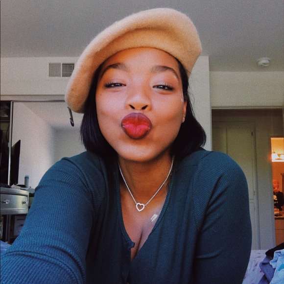 Profile Picture of Chyna Bennett (@chynaj01) on Poshmark